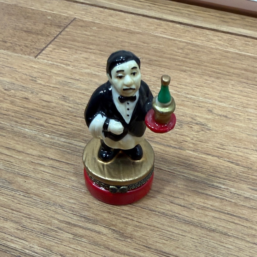 Butler with champagne pill/ring box